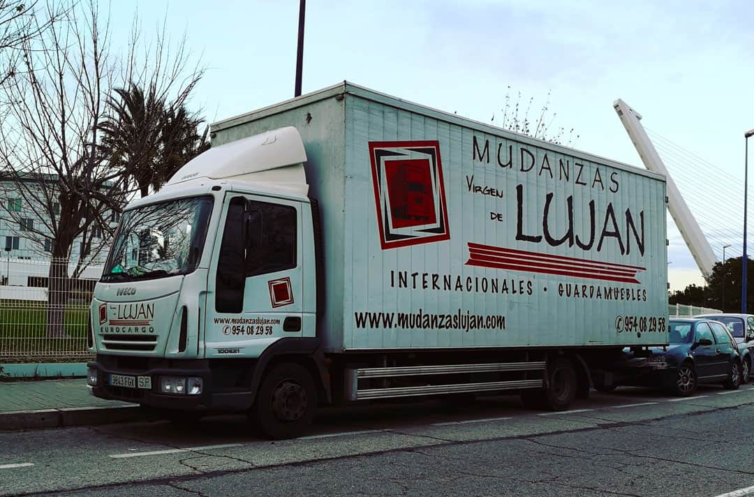 Servicio económico de mudanzas para empresas y particulares en Sevilla